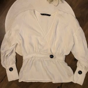 Zara long sleeve white blouse size XS CUTE DETAILS